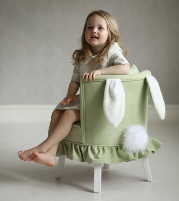 Детское кресло Amari Зайка Оливка
